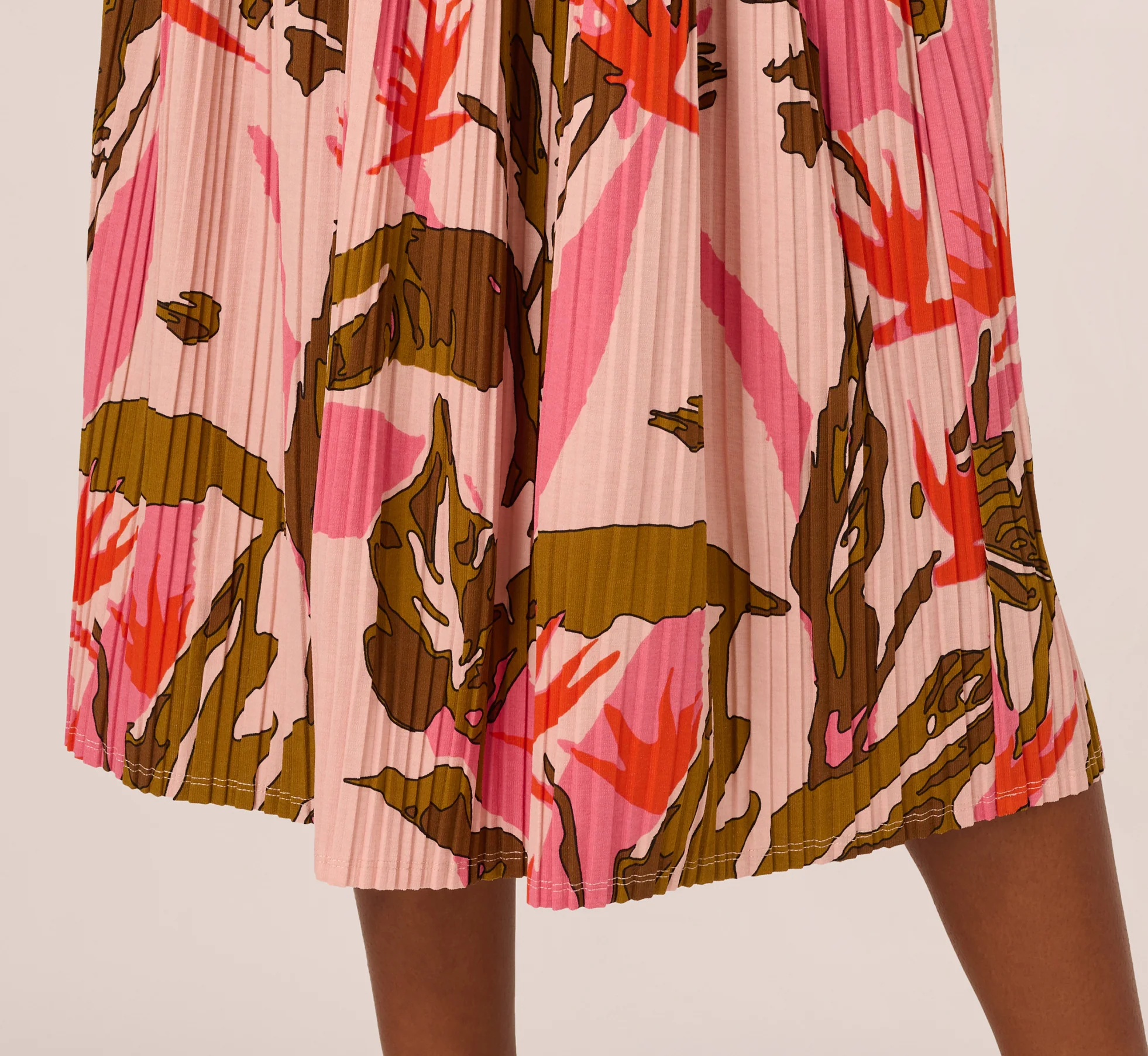 Micropleated Printed A Line Midi Skirt In Pale Mauve Botanic Flora - Image 4